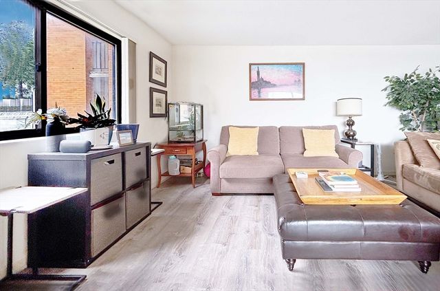 295 Lynn Shore Dr 104, Lynn, MA 01902