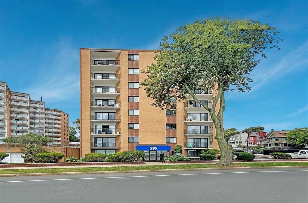 295 Lynn Shore Dr 104, Lynn, MA 01902