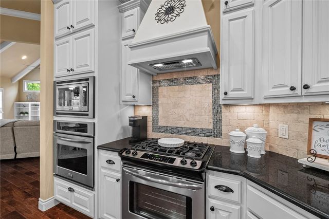 1302 NW Hermanus Street, Bentonville, AR 72712