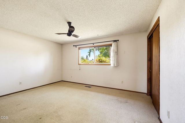 7872 Harlan Drive, White City, OR 97503