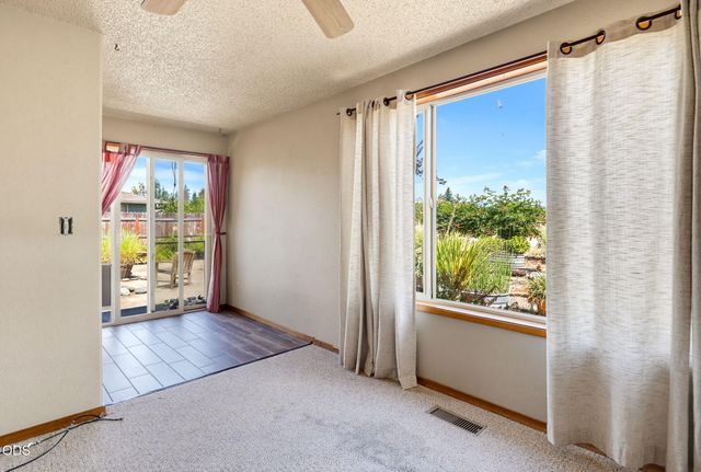 7872 Harlan Drive, White City, OR 97503