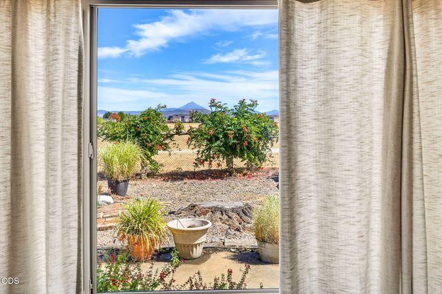 7872 Harlan Drive, White City, OR 97503