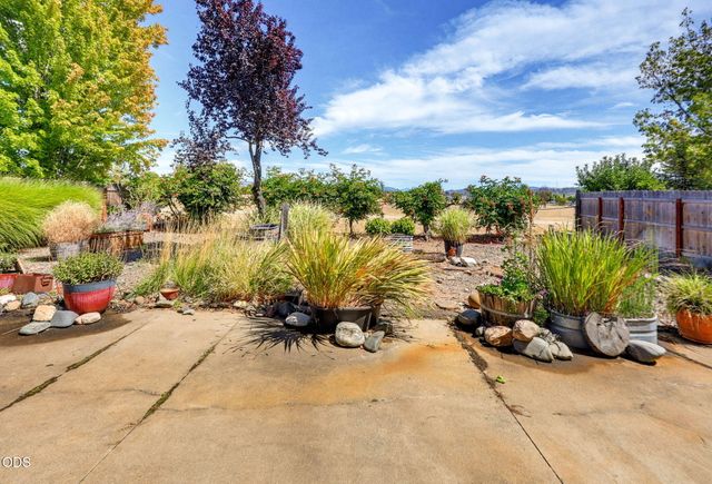 7872 Harlan Drive, White City, OR 97503