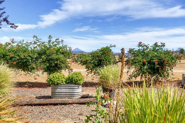 7872 Harlan Drive, White City, OR 97503