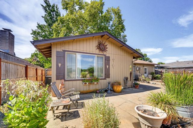 7872 Harlan Drive, White City, OR 97503