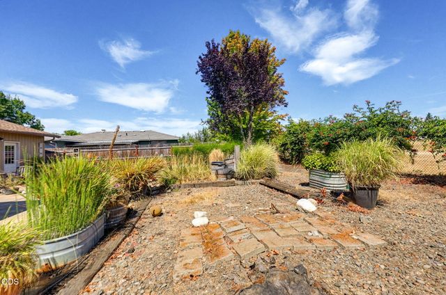 7872 Harlan Drive, White City, OR 97503