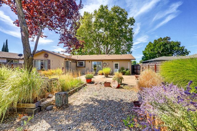 7872 Harlan Drive, White City, OR 97503