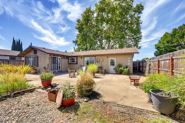 7872 Harlan Drive, White City, OR 97503