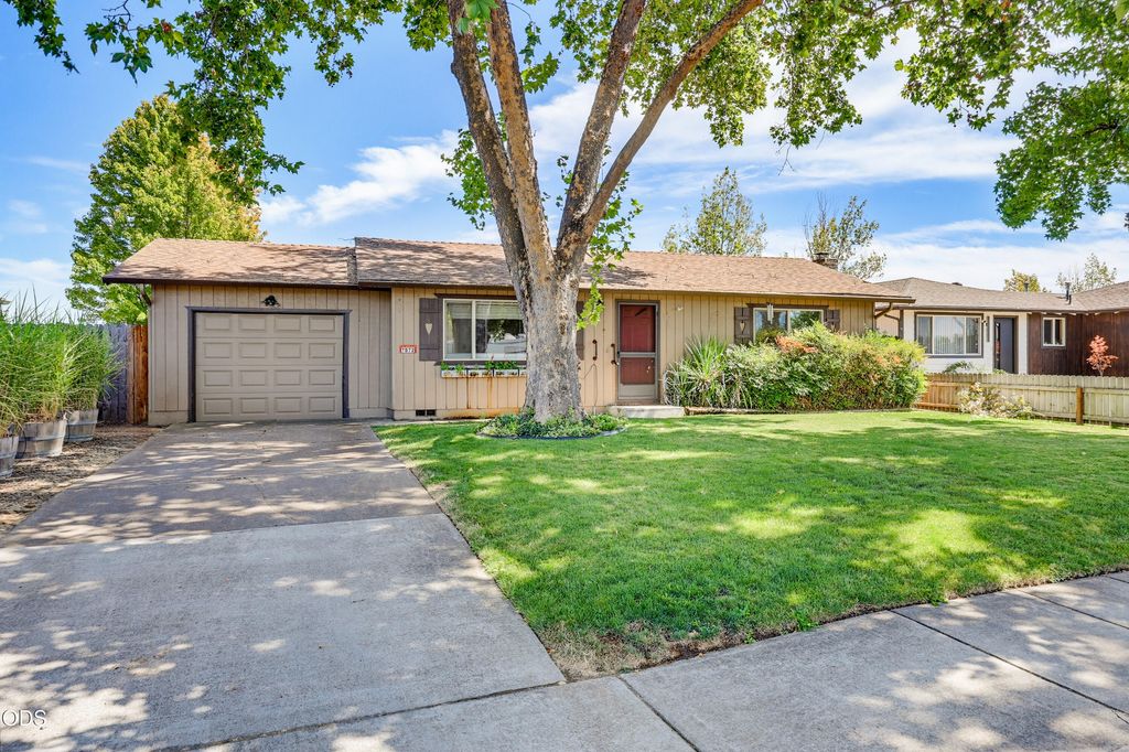 7872 Harlan Drive, White City, OR 97503