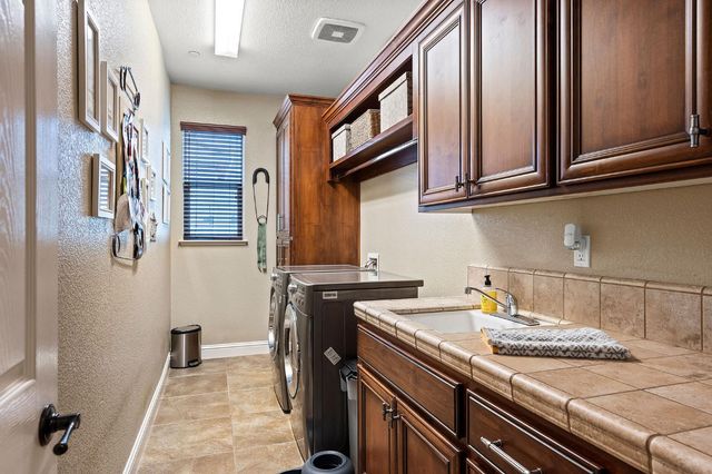 2281 Corin Dr, Roseville, CA 95747