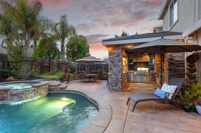 2281 Corin Dr, Roseville, CA 95747