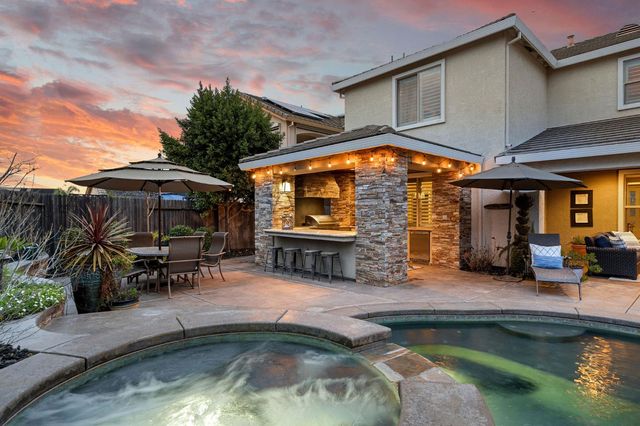 2281 Corin Dr, Roseville, CA 95747