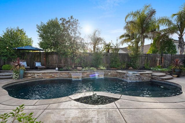 2281 Corin Dr, Roseville, CA 95747