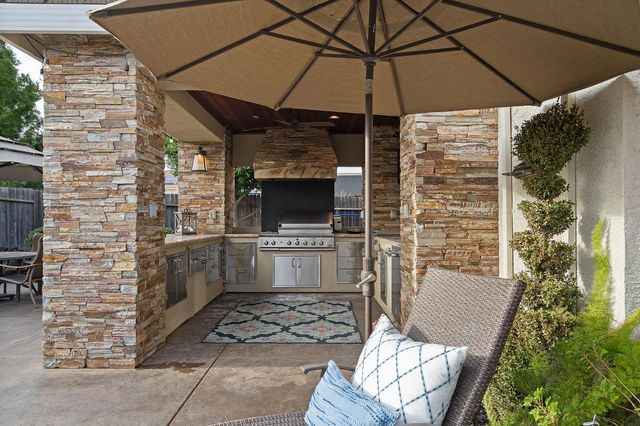 2281 Corin Dr, Roseville, CA 95747