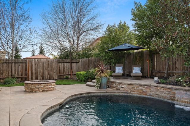 2281 Corin Dr, Roseville, CA 95747