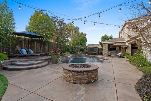 2281 Corin Dr, Roseville, CA 95747