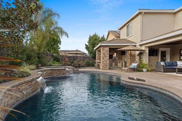 2281 Corin Dr, Roseville, CA 95747