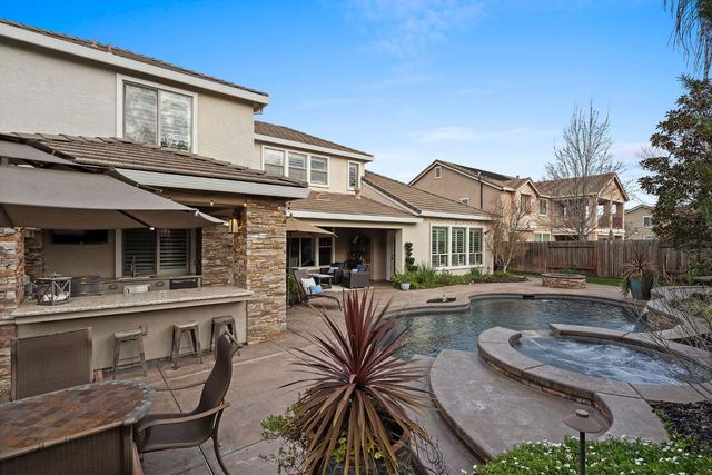 2281 Corin Dr, Roseville, CA 95747