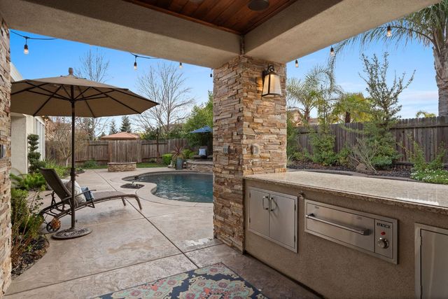 2281 Corin Dr, Roseville, CA 95747