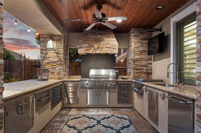 2281 Corin Dr, Roseville, CA 95747