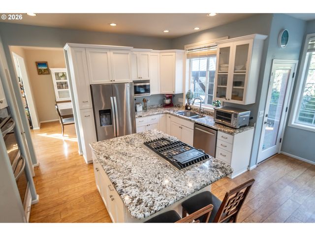 2290 Nw WITHERSPOON Ave, Roseburg, OR 97471