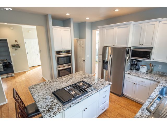 2290 Nw WITHERSPOON Ave, Roseburg, OR 97471