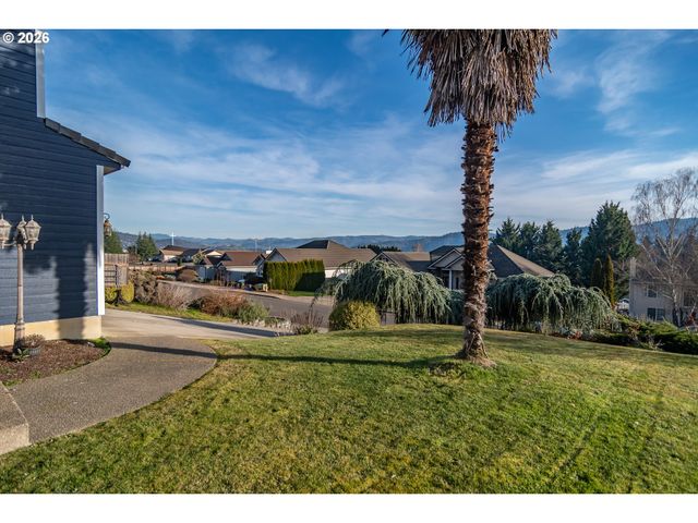 2290 Nw WITHERSPOON Ave, Roseburg, OR 97471