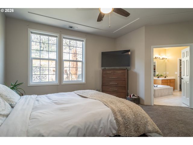 2290 Nw WITHERSPOON Ave, Roseburg, OR 97471