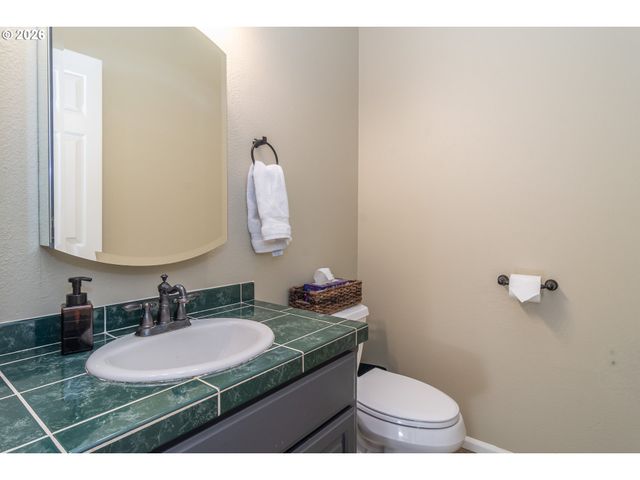 2290 Nw WITHERSPOON Ave, Roseburg, OR 97471