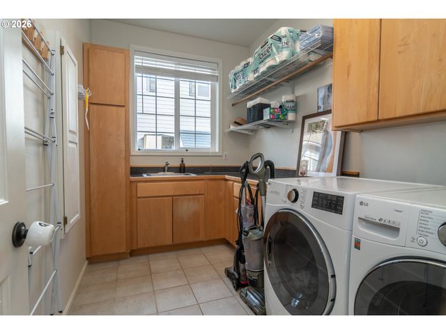 2290 Nw WITHERSPOON Ave, Roseburg, OR 97471