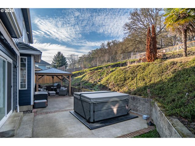 2290 Nw WITHERSPOON Ave, Roseburg, OR 97471