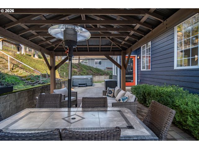 2290 Nw WITHERSPOON Ave, Roseburg, OR 97471