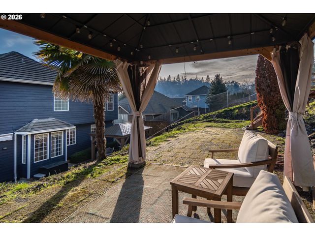 2290 Nw WITHERSPOON Ave, Roseburg, OR 97471