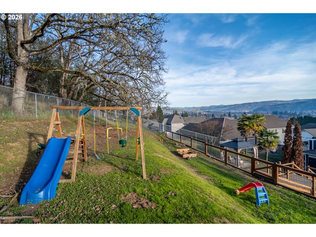 2290 Nw WITHERSPOON Ave, Roseburg, OR 97471