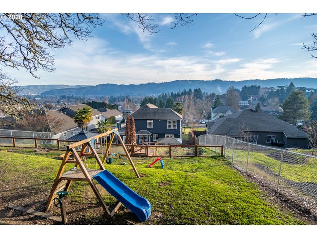 2290 Nw WITHERSPOON Ave, Roseburg, OR 97471