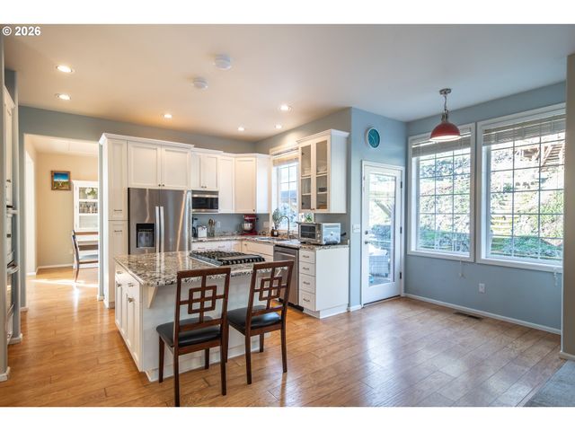 2290 Nw WITHERSPOON Ave, Roseburg, OR 97471