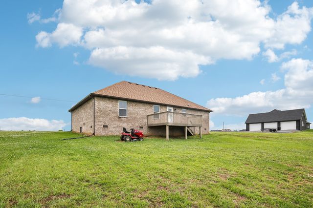361 Elton Ln, Lafayette, TN 37083