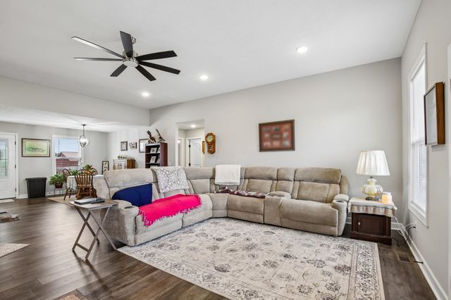 361 Elton Ln, Lafayette, TN 37083
