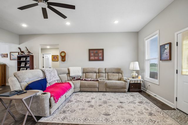 361 Elton Ln, Lafayette, TN 37083