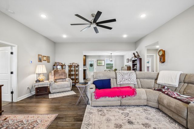 361 Elton Ln, Lafayette, TN 37083