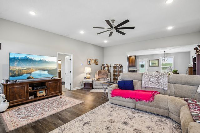 361 Elton Ln, Lafayette, TN 37083
