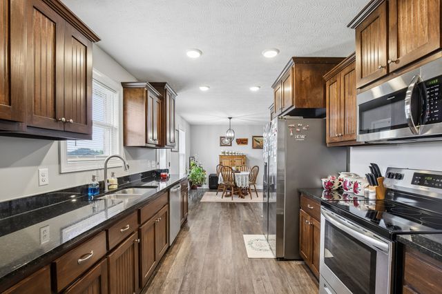 361 Elton Ln, Lafayette, TN 37083