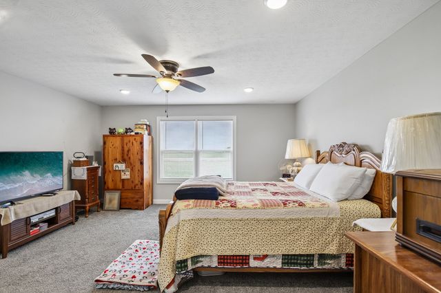 361 Elton Ln, Lafayette, TN 37083