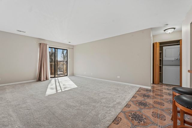 605 W Central Road C1, Mount Prospect, IL 60056