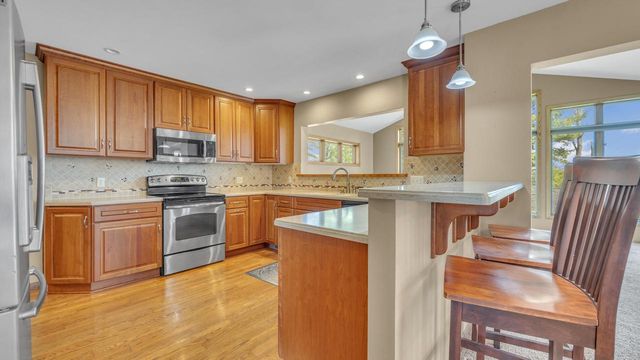 682 Dartmouth DRIVE, Sheboygan Falls, WI 53085