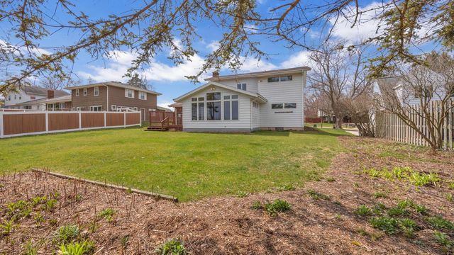682 Dartmouth DRIVE, Sheboygan Falls, WI 53085