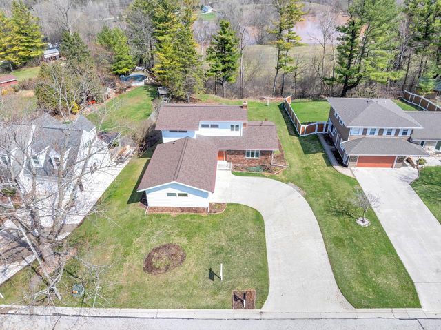 682 Dartmouth DRIVE, Sheboygan Falls, WI 53085