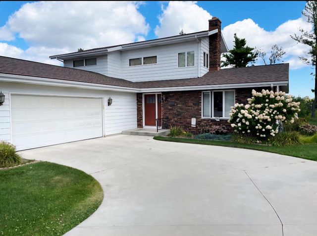 682 Dartmouth DRIVE, Sheboygan Falls, WI 53085