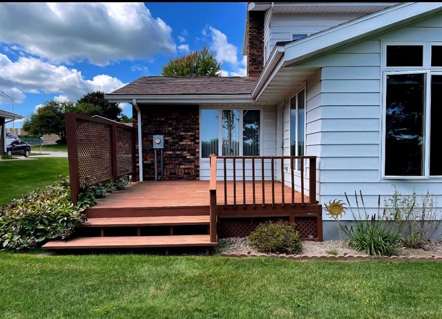 682 Dartmouth DRIVE, Sheboygan Falls, WI 53085