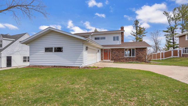 682 Dartmouth DRIVE, Sheboygan Falls, WI 53085